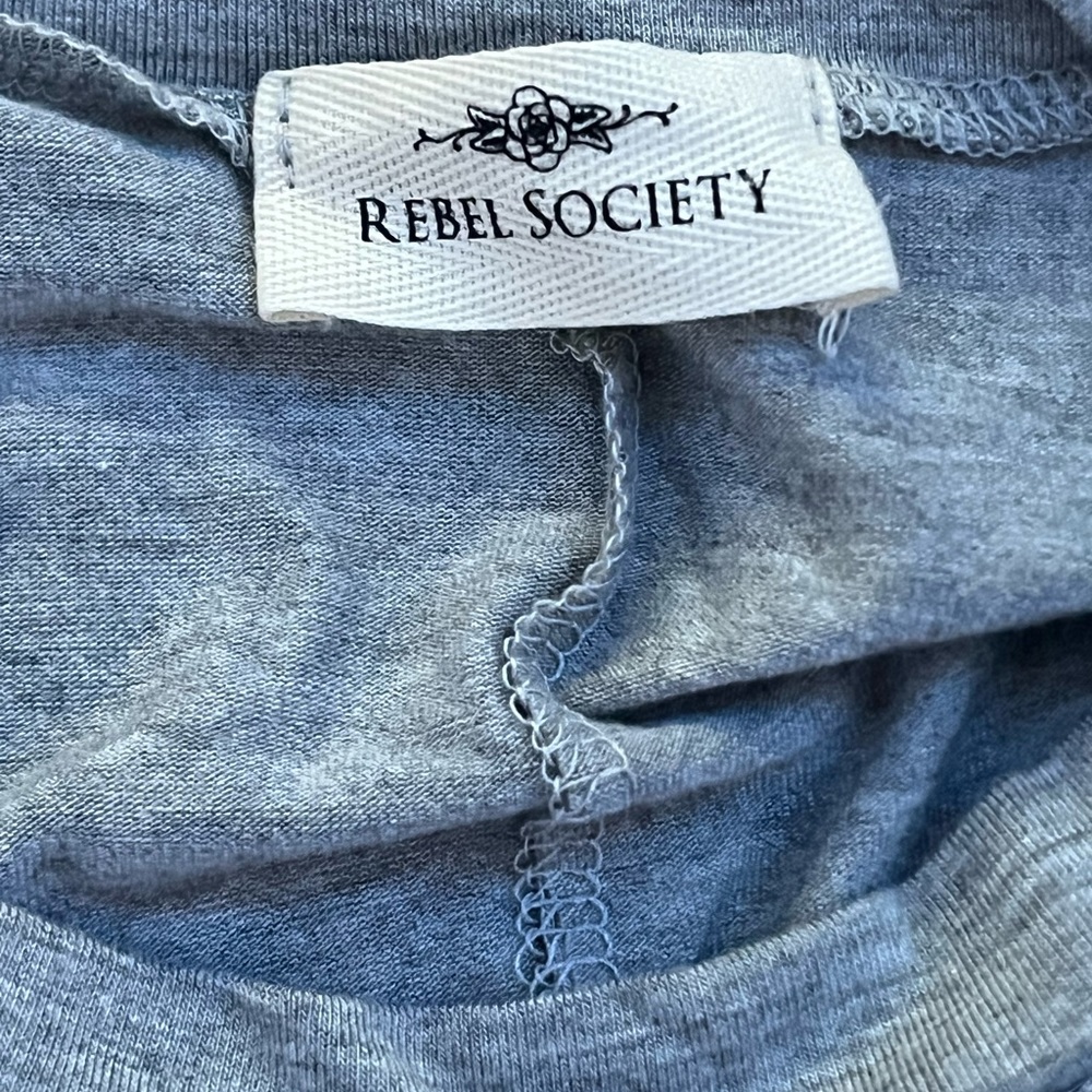 Flowy Gray Tee - Picture 4 of 4